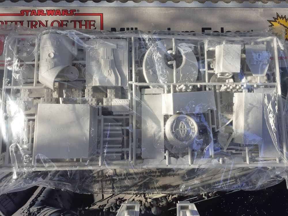 Star Wars Millenium Falcon by ERTL (Neu (gemäss Beschreibung)) in