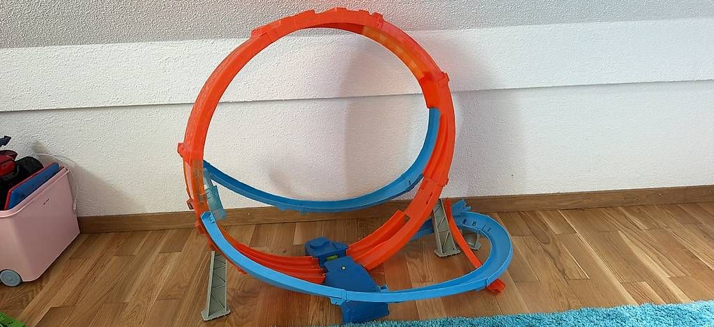 Jouets: Hotwheels Looping Bahn  – D'occasion à Niederhasli par laj_87ds