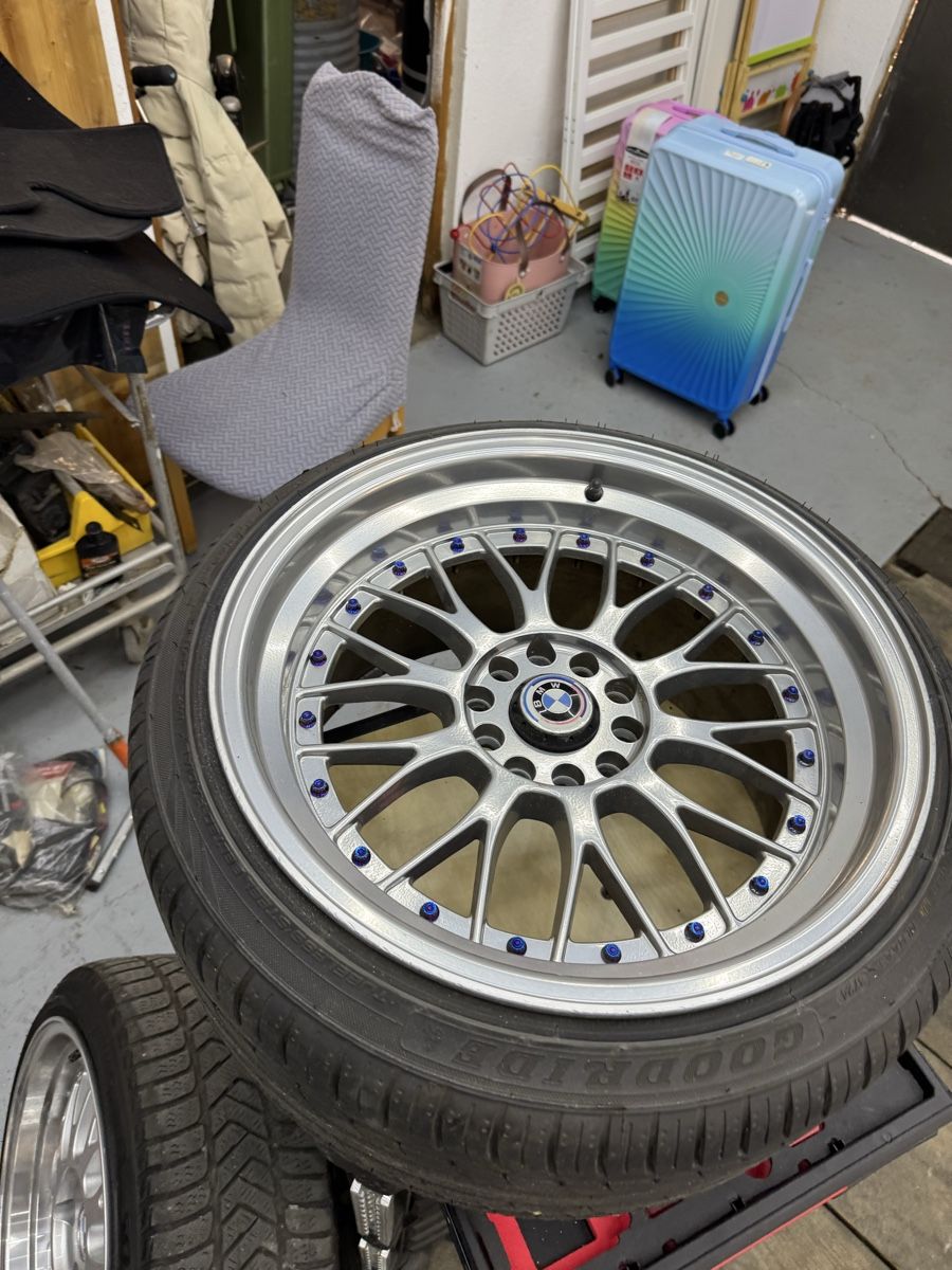 BMW Pneus & Kompletträder: 4x replika LeMans BMW e36 8,5 & 10 x 18 – Gebraucht aus Galmiz von NetterVerkaufer123 1