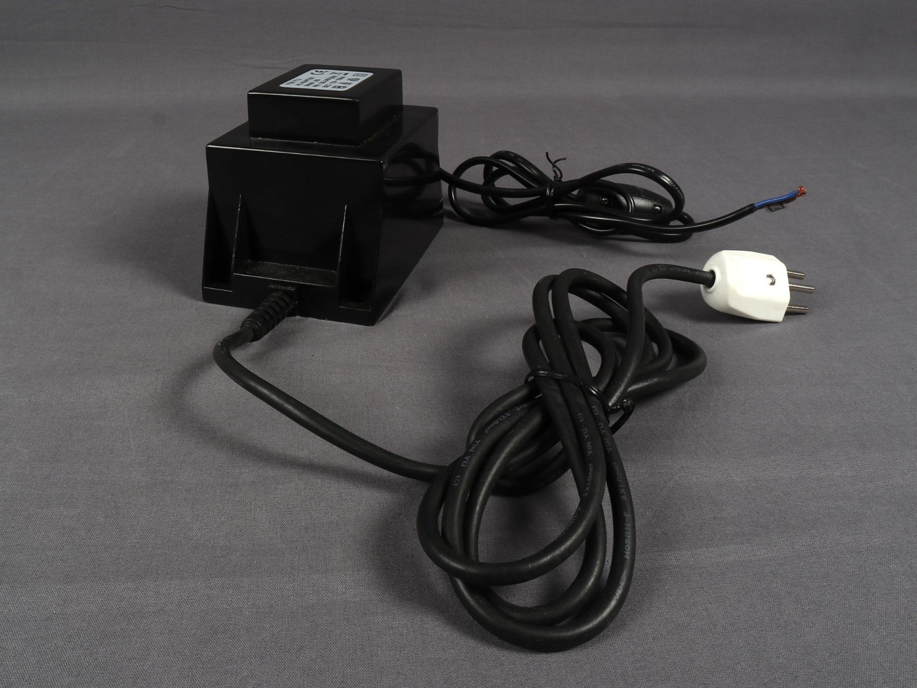 Laufwerke & Adapter: YIN YU Ac Adapter Model: J83 – Gebraucht aus Steinen von Restwert_Steinen 4