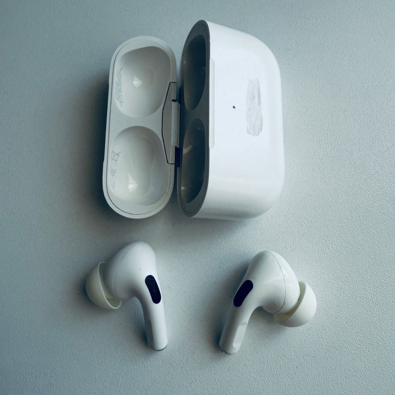 Apple Cuffie: Original Apple AirPods Pro 1 Gen. mit Wireless Case – Usato da Basel venduto da MY.AIRPODS.SHOP 1