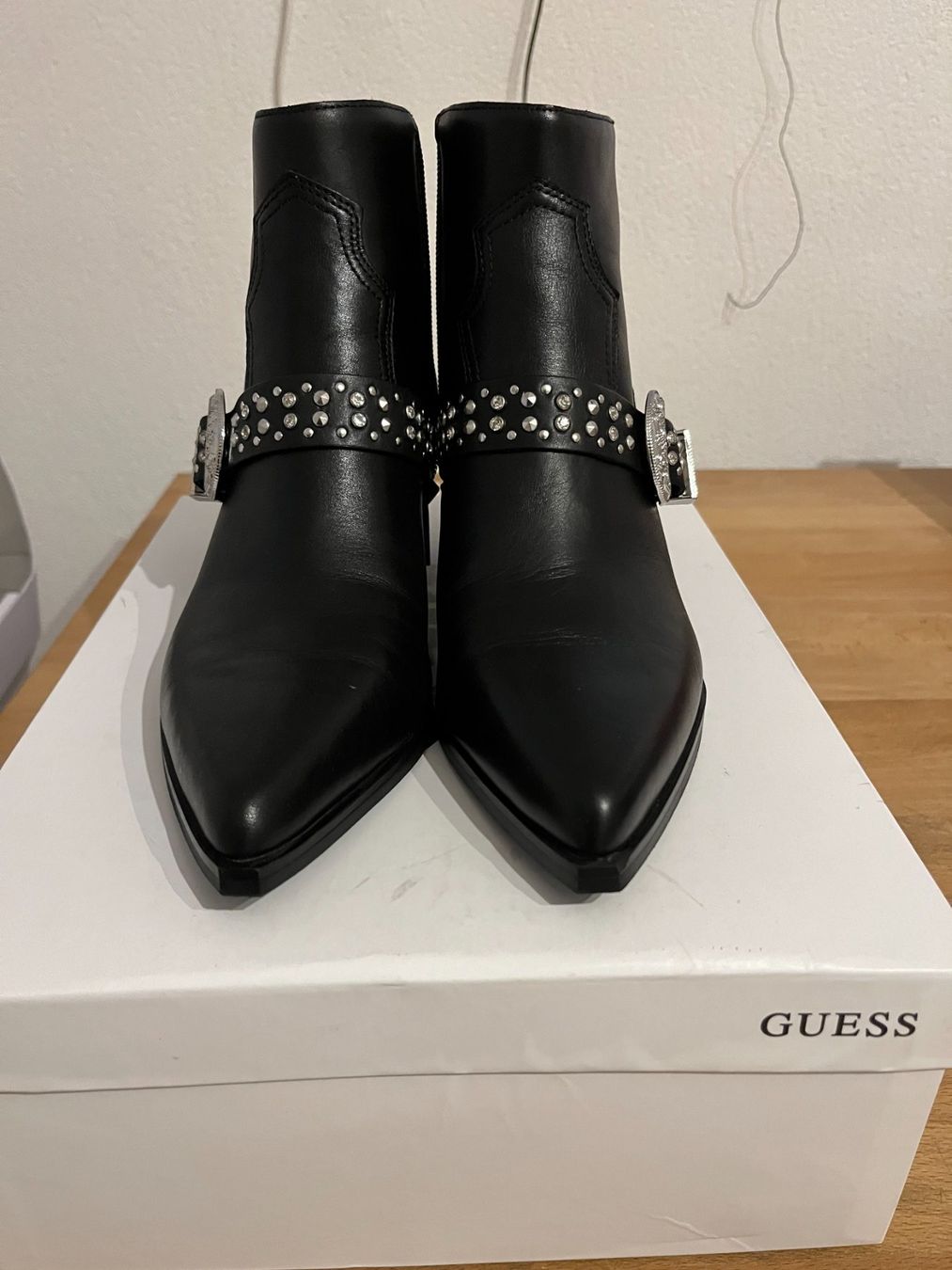 Guess Scarpe da donna: Guess HERMINE - Ankle Boot Gr. 39 – Nuovo e nell'imballaggio originale da Berneck venduto da Patata15
