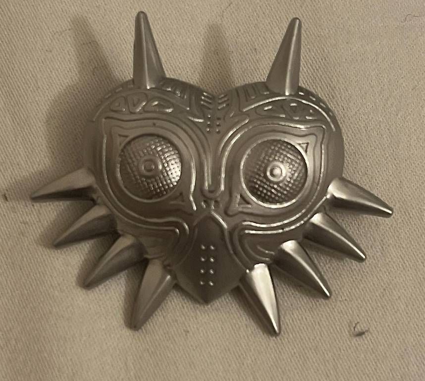 Broschen & Nadeln: Majoras Mask Brosche/Pin – Gebraucht aus Bühl BE von 123_w7rv 2