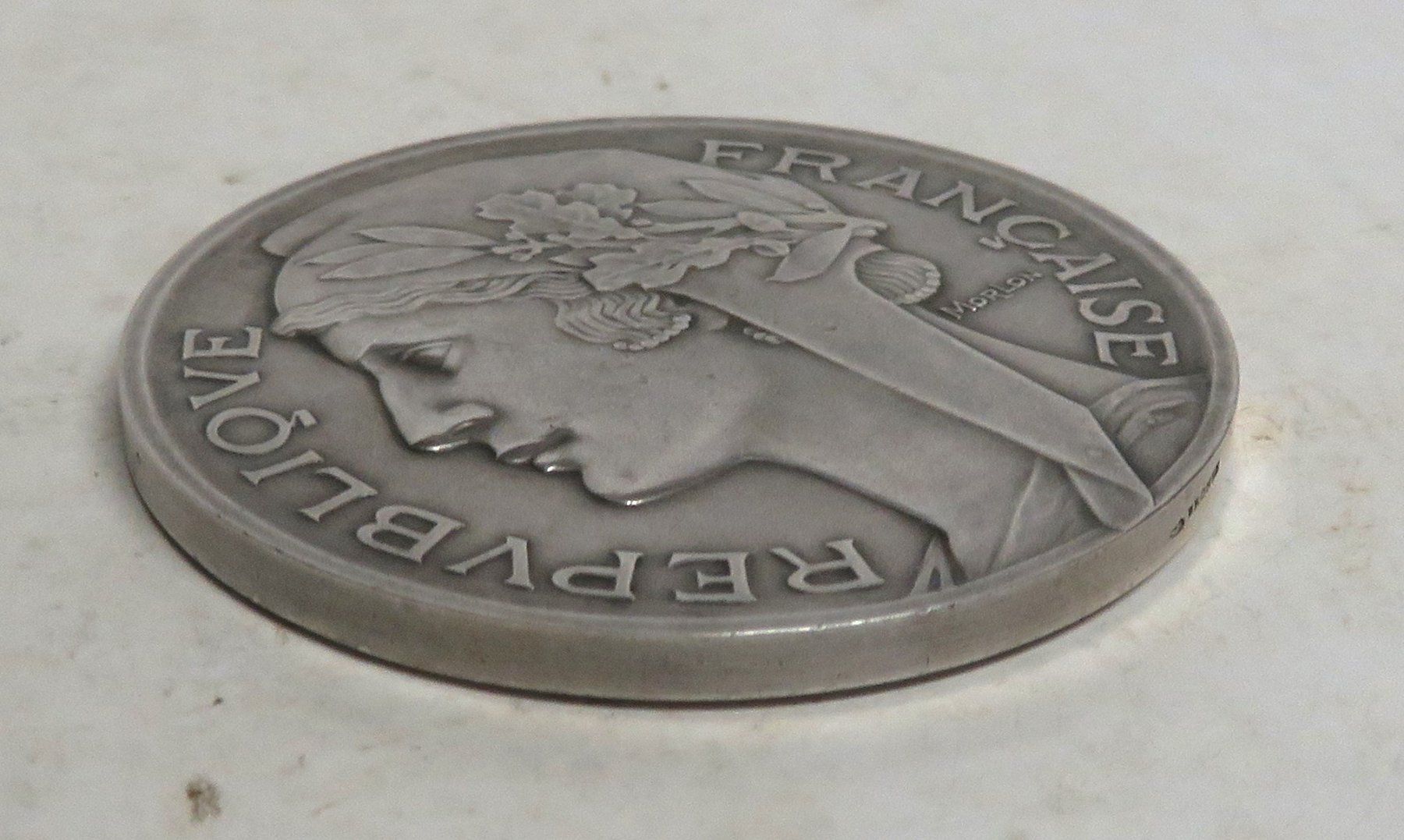 Medaillen: Medaille "EDUCATION PHYSIQUE" Frankreich Bronce versilbert – Gebraucht aus Tüscherz-Alfermée von Newpad 6
