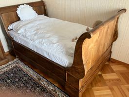Antikes Bett. Matratze und Lättlirost neu