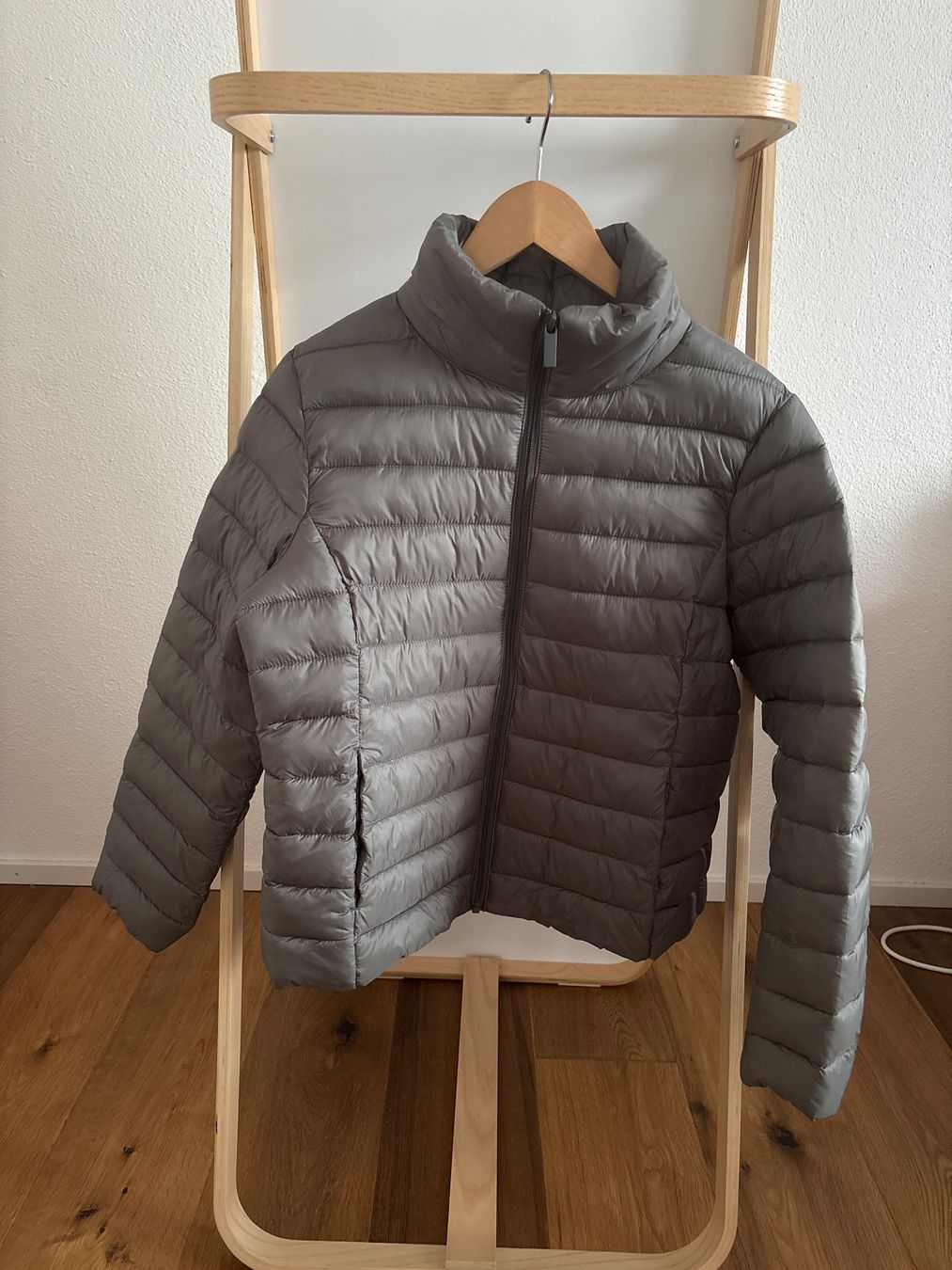 C&A Giacche: Leichte Daunenjacke Damen Grösse 42 – Usato da Wilen b. Wil venduto da b-mountain