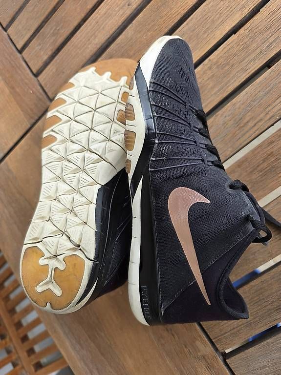 Nike Scarpe da donna: Nike free Damenschuh – Usato da Heimberg venduto da Cpidu 1