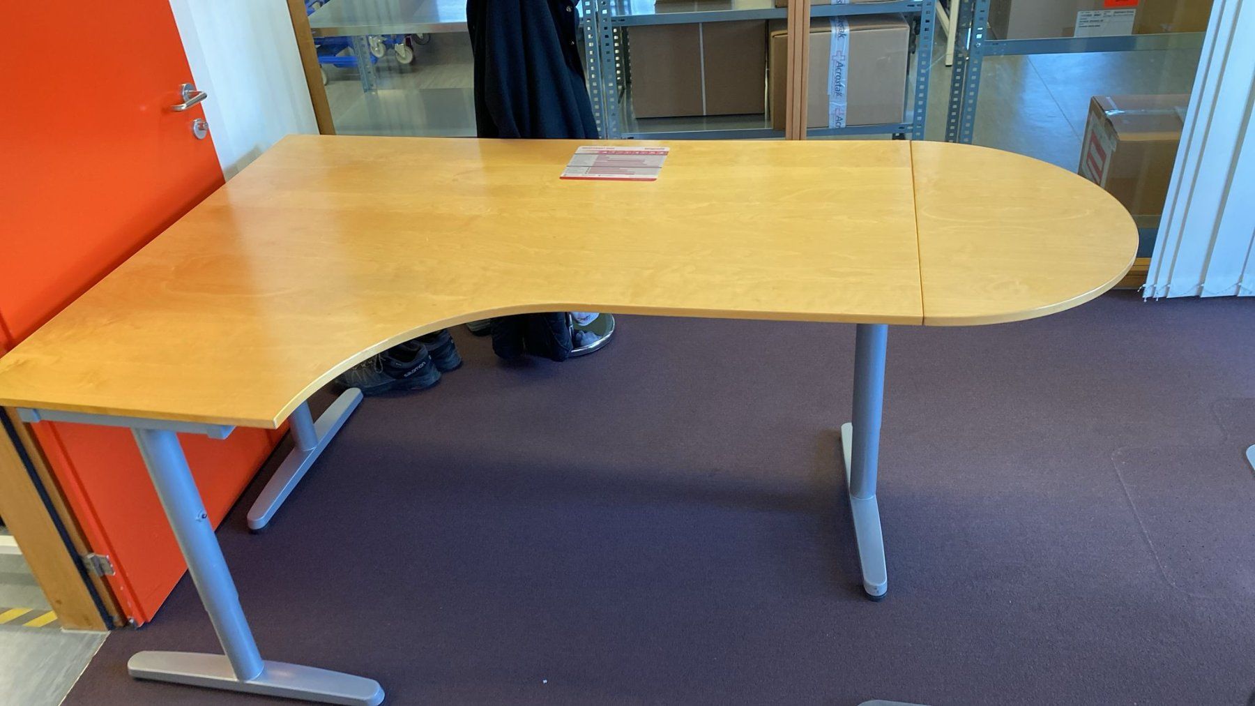 Scrivanie: L Table – Usato da Winterthur venduto da Acrostak