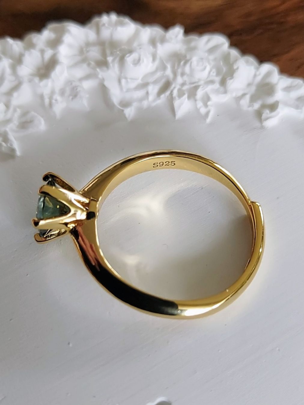 Bagues: Wunderschöner Solitär Ring, mit Moissanite – Neuf (Voir description) à Ettenhausen TG par CH2300 2