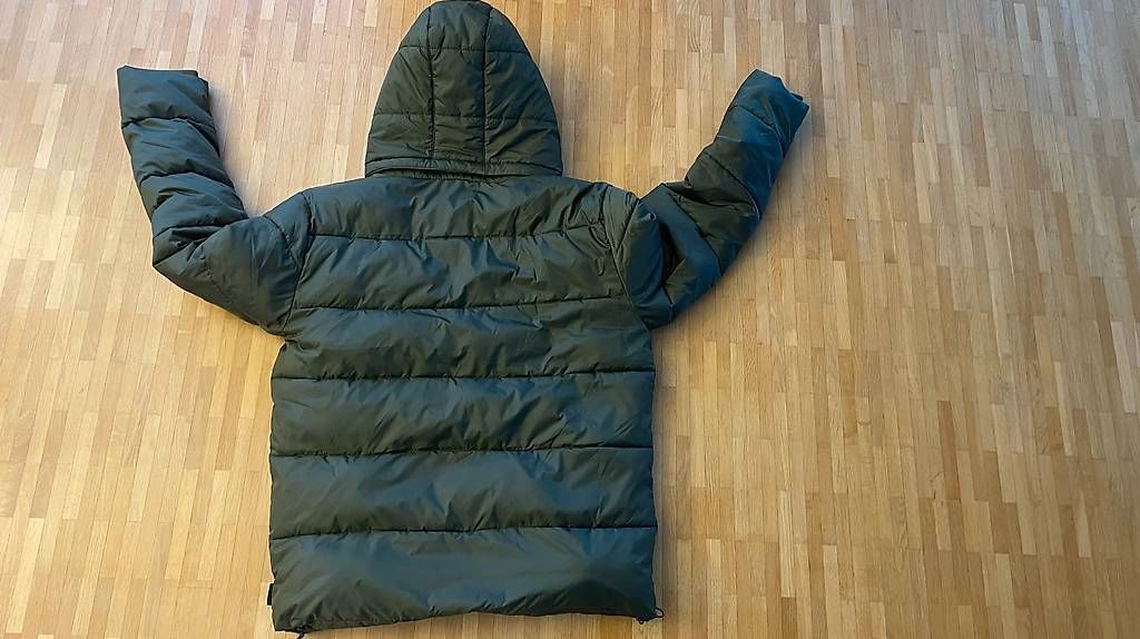 Vestes: Daunenjacke elesse Grösse L – D'occasion à Luzern par ba.th 1