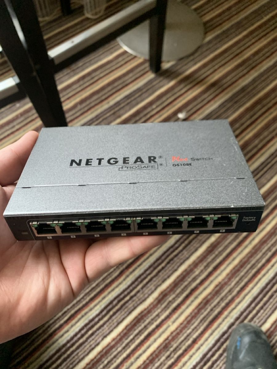 Hubs & Switches: Netgear ProSafe Plus Switch GS108E – Gebraucht aus Opfikon von Safside