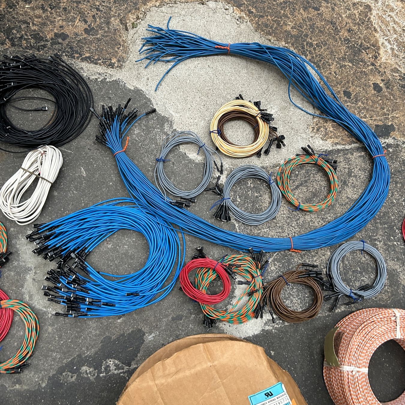 Cavi: ca. 25kg einadrige Kabel / Aderleitungen / Schaltdrähte – Nuovo (secondo la descrizione) da Untersiggenthal venduto da sinamoll 4