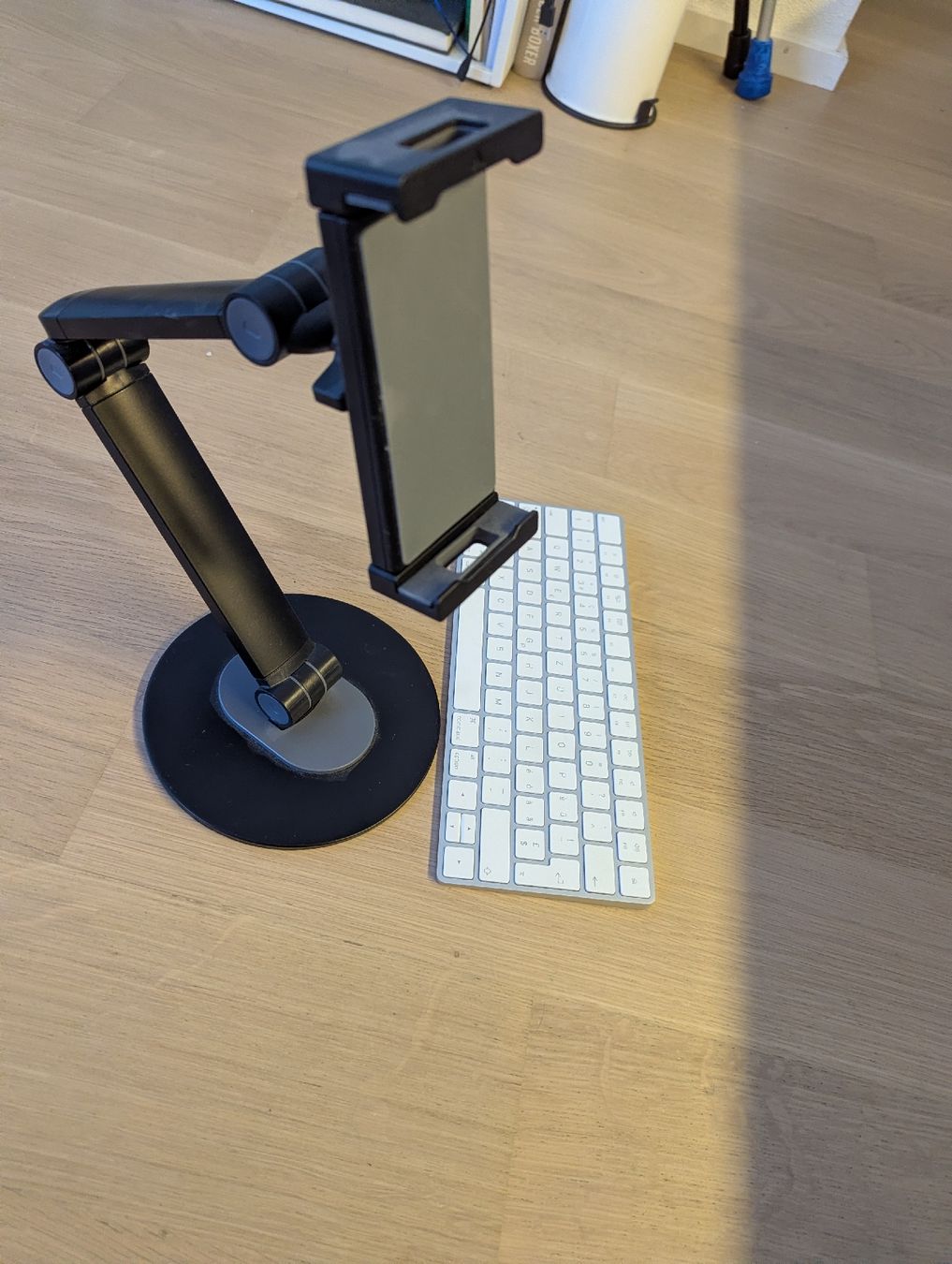 Supporti a parete: Ipad - Halter + Mac Tastatur – Usato da Adetswil venduto da Gitanes77 1