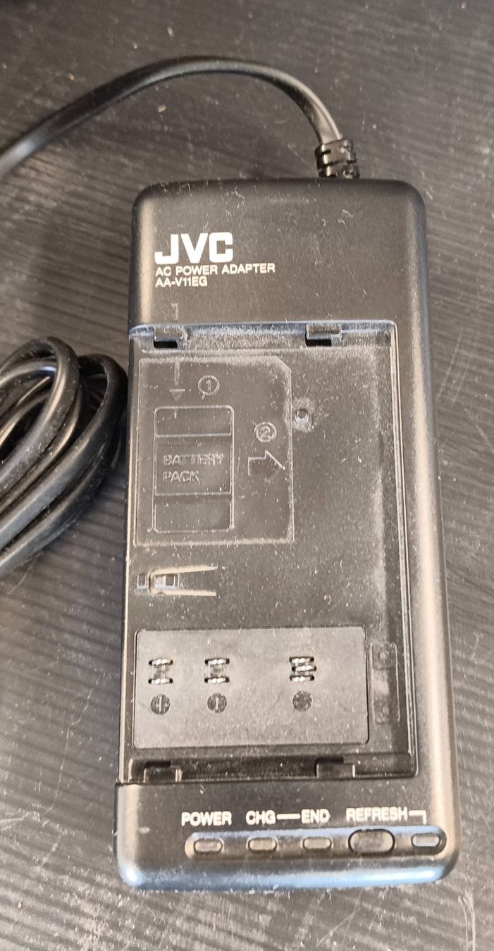 JVC Videocamere: Compact VHS Kamera JVC GR-AX48 – Usato da Basel venduto da bk_brockibasel 3