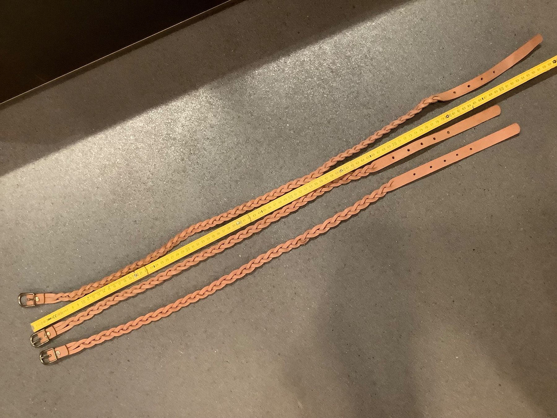 Gürtel: Lot de 3 ceintures en cuir tressé – Gebraucht aus Massongex von Nitramas