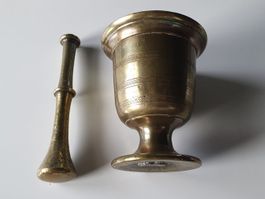 Mortier ancien avec son pilon