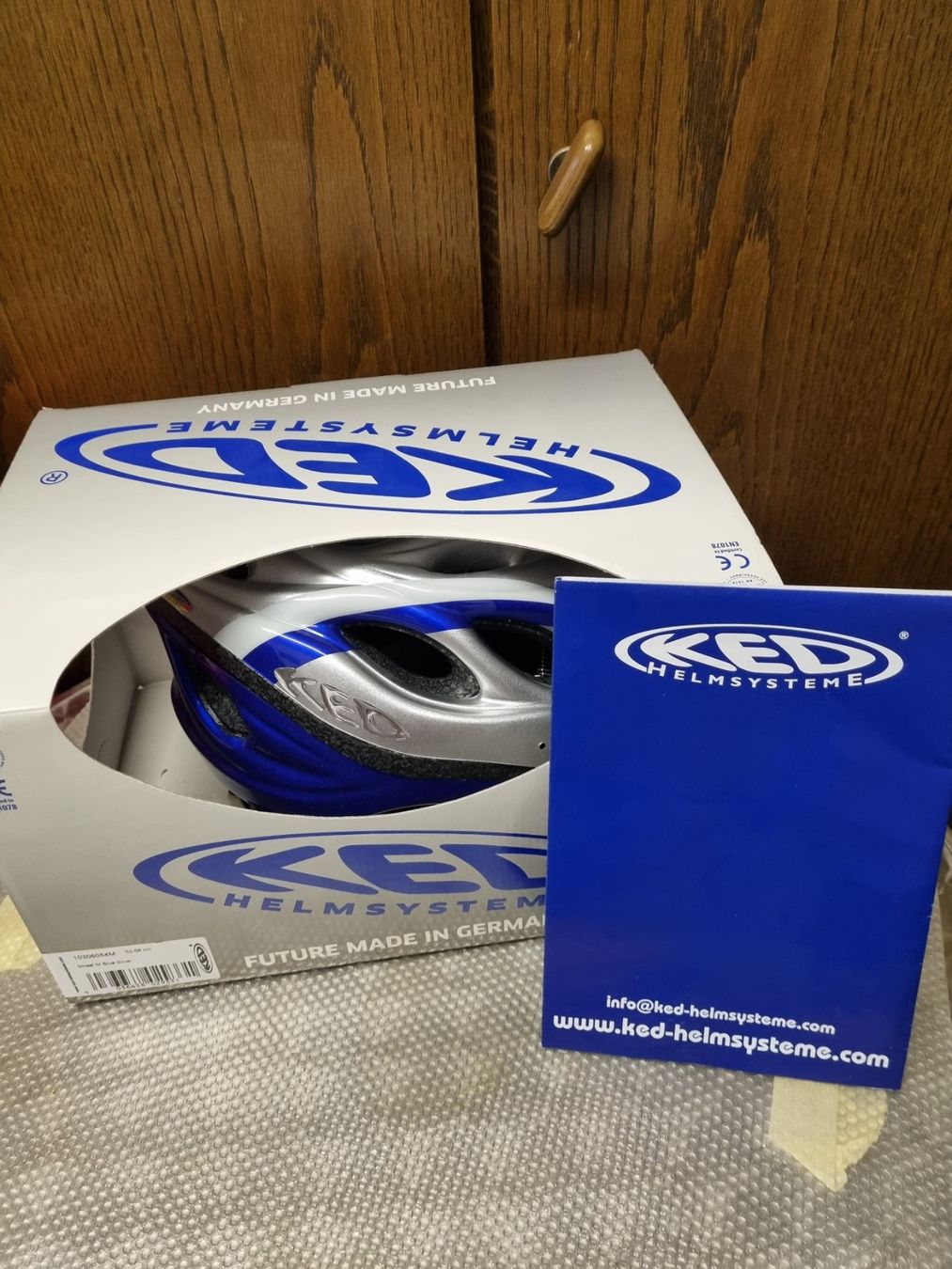 Caschi: Velohelm Gr. M  NEU – Nuovo e nell'imballaggio originale da Gossau SG venduto da Ennerdue 1