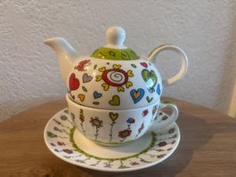 Teekanne mit Tasse