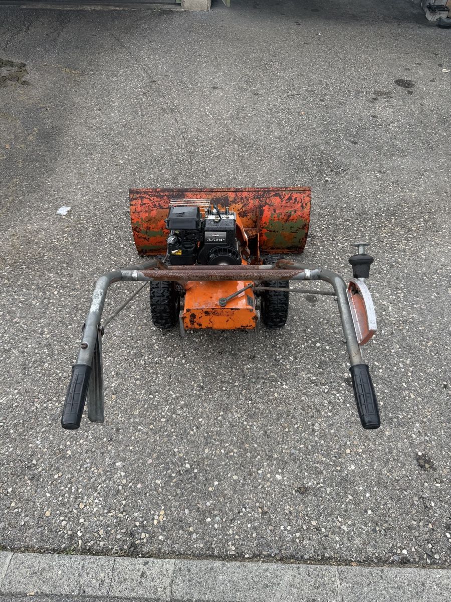 Schneeräumung: Schneerplug Universal mit Briggs Stratton 3.5 PS Motor – Defekt aus Malters von BachBrun 5