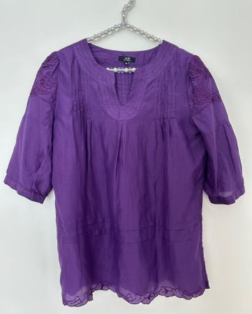 Bluse Avant Premiere lila mit Stickerei Gr.M, 40%Seide