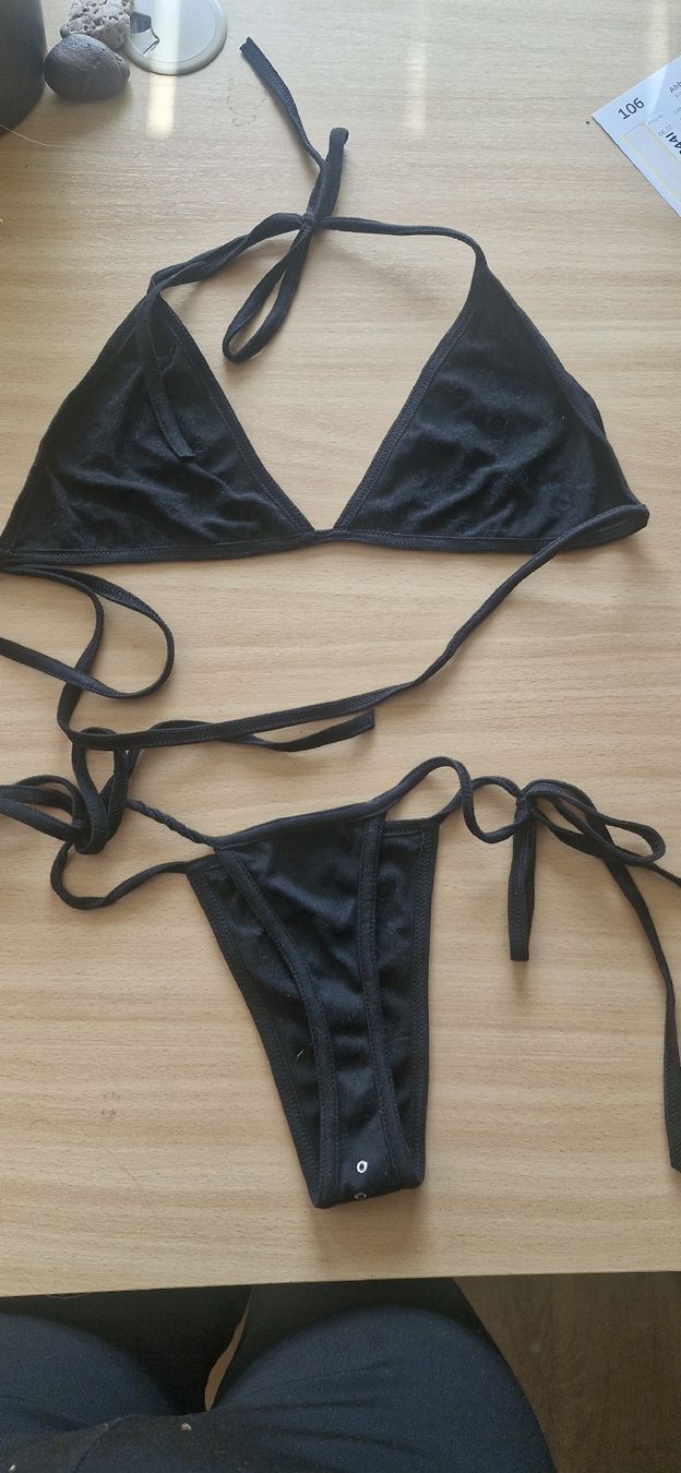 Badekleider & Bikinis: Bikini schwarz mit Nieten – Gebraucht aus Wohlen b. Bern von lau_7vcp 1