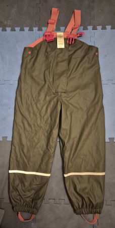 Salopette enfant imperméable brun clair taille 7 ,8 ans .