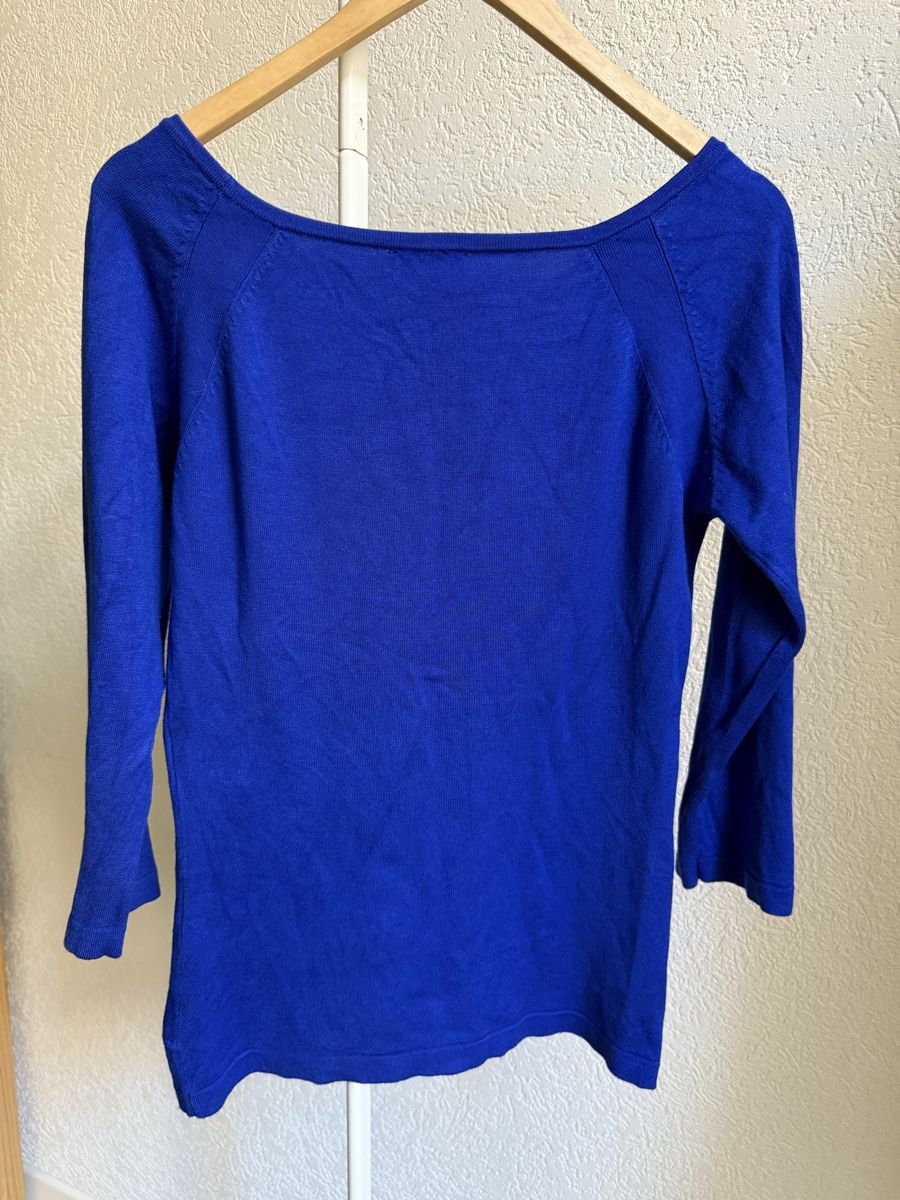 Morgan Pullover & Sweatshirts: Pull maille bleu roi boutons décoratifs Morgan, t.38/M – Gebraucht aus Tavannes von Thriftshop 1