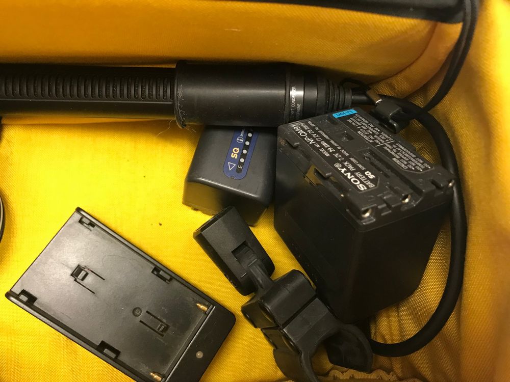 Caméscope Sony DSR-PDX10P - Avec Accessoires, Gris, Professionnel (occasion)