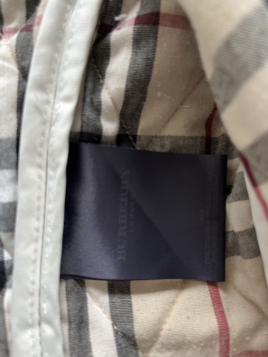 Burberry Giacche: Burberry Women's Quilted Jacket | Light grey | Small – Usato da Zürich venduto da ecracco 2
