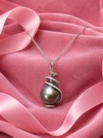 Pendentif perle grise des Mers du Sud serti de diamants 18K
