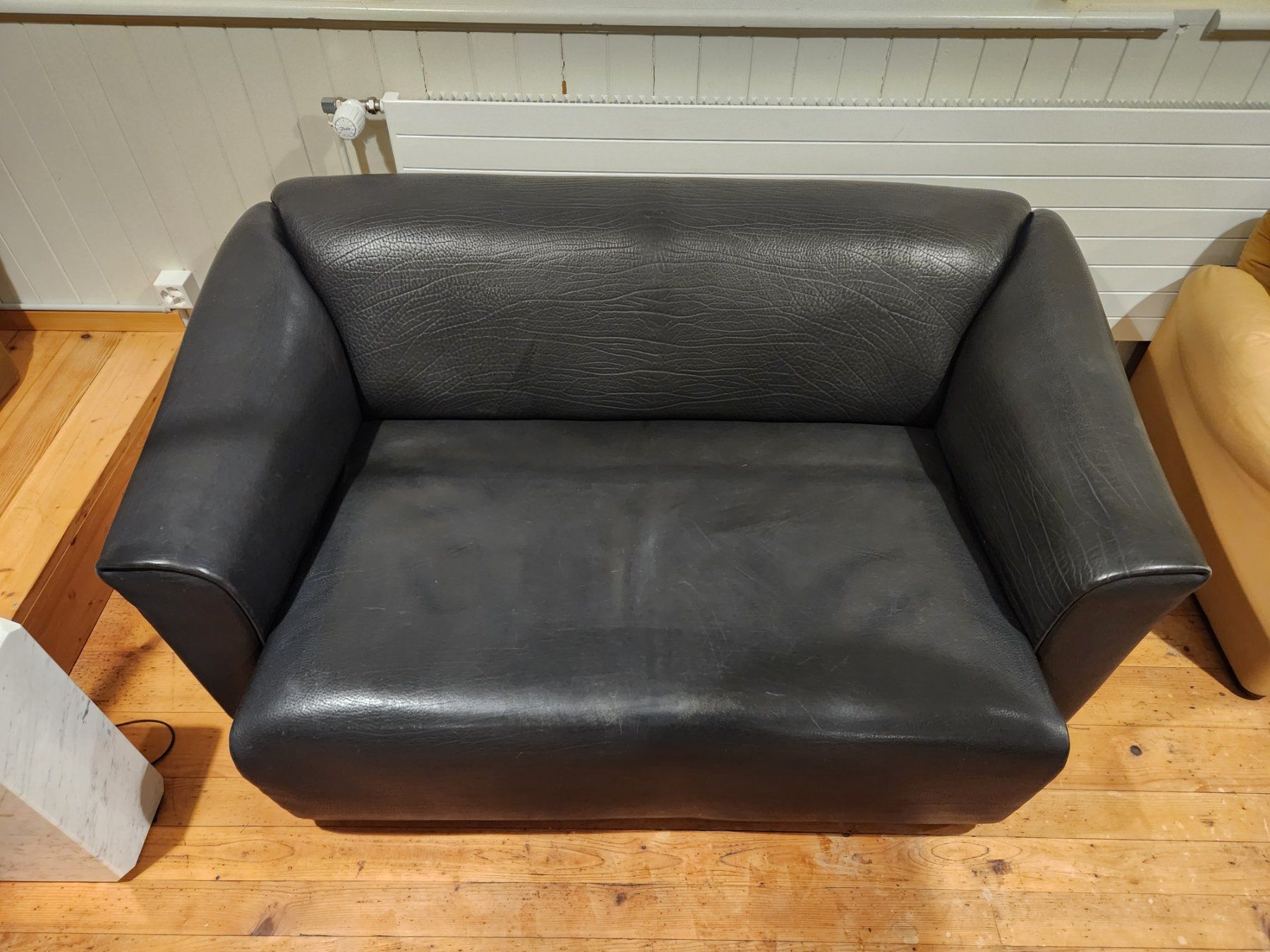 De Sede Divani: Designer Sofa De Sede DS47 Büffelleder schwarz – Usato da Lichtensteig venduto da UsedIN 3
