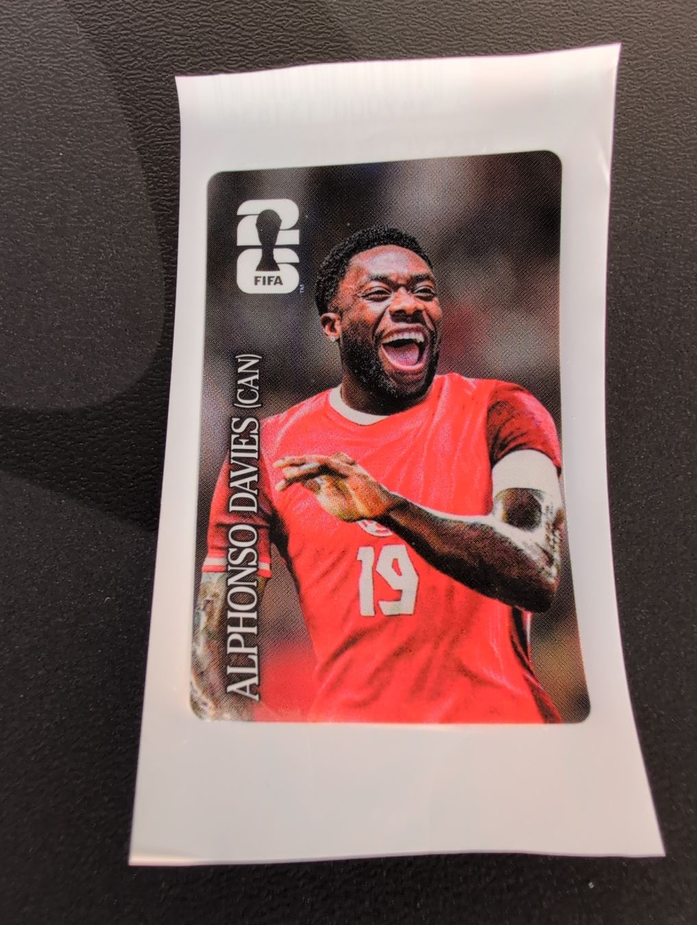 Panini Carte collezionabili: Alphonso Davies Cola Sticker 2026 Panini – Nuovo (secondo la descrizione) da Oberkirch LU venduto da Apic