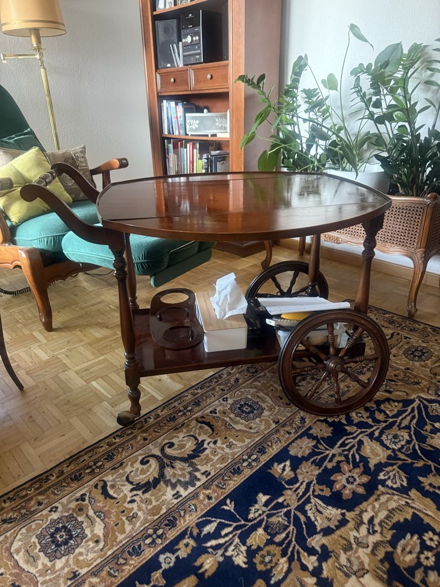 Tables: Verkaufe eine originale Bar mit Klappplatte – D'occasion à Suhr par an-na.