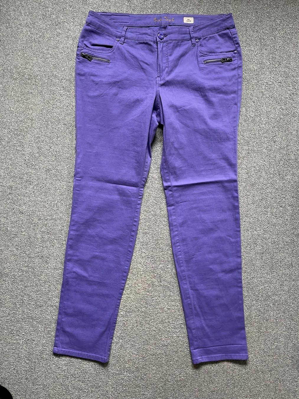 Pantaloni: Hose lila Gr 44 – Usato da Oberlunkhofen venduto da dreihaselnuesse