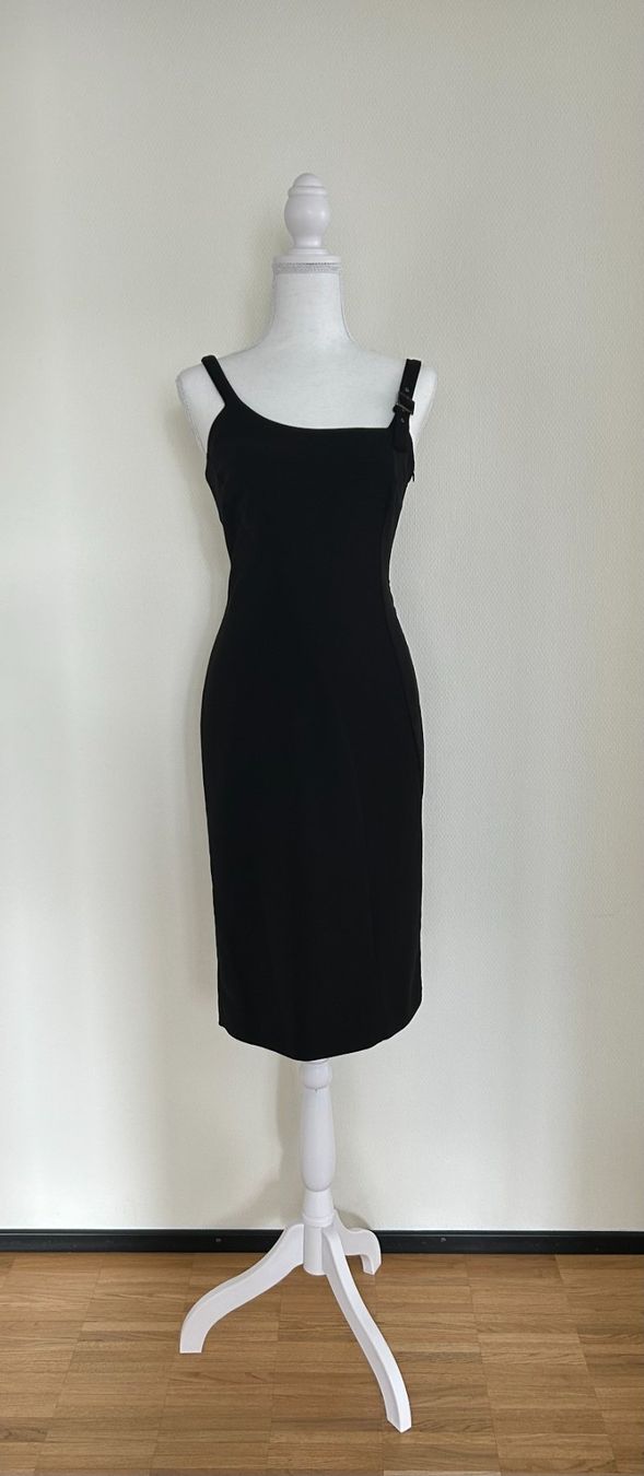 Vestiti: Elegantes, schwarzes Versace-Kleid – Usato da Zuerich venduto da HomeHaven