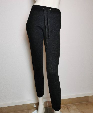 Bershka Trainerhose in schwarz - XS