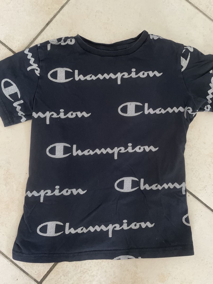 Champion Hemden, T-Shirts & Polos: Cooles Champion T-Shirt Gr. 138/142, medium – Gebraucht aus Obergerlafingen von cabo4
