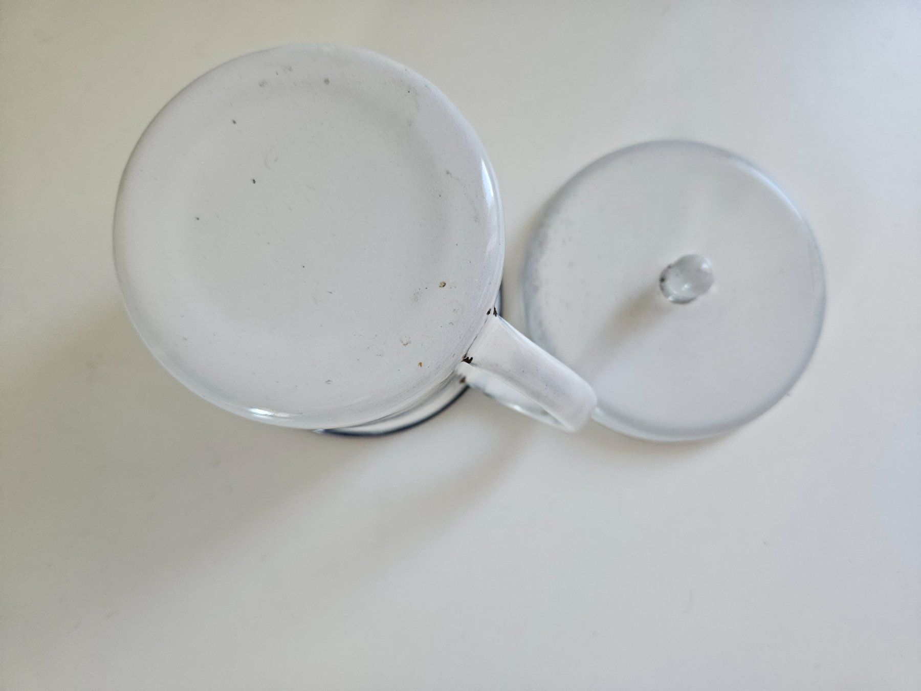 Ciotole: Emaille Spuck-Napf mit Deckel antik – Usato da Urdorf venduto da Colina 6