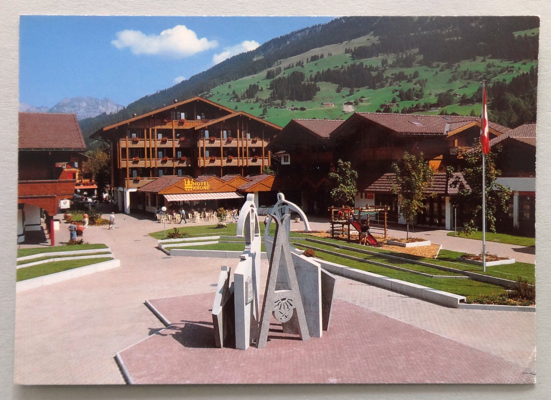 Cartes postales: Lenk, B.O., Kronenplatz, Hotel Krone – Défectueux à Fétigny par Billy2miny