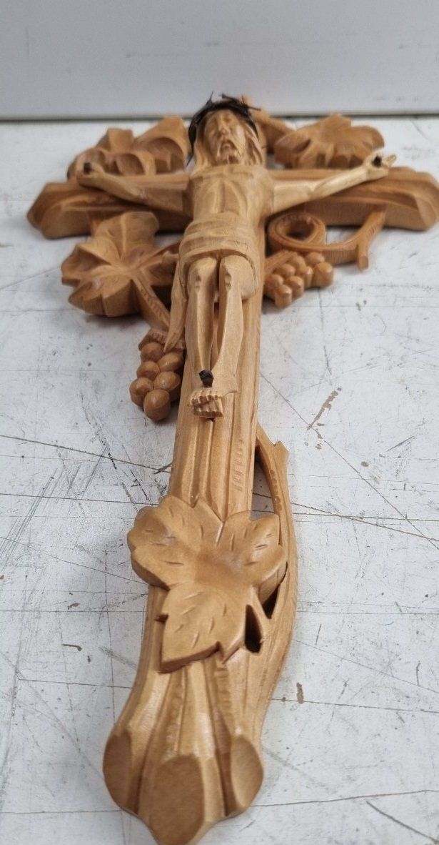 Figuren: Kleines Kruzifix reich verziert – Gebraucht aus Flums von Flumsantik 2