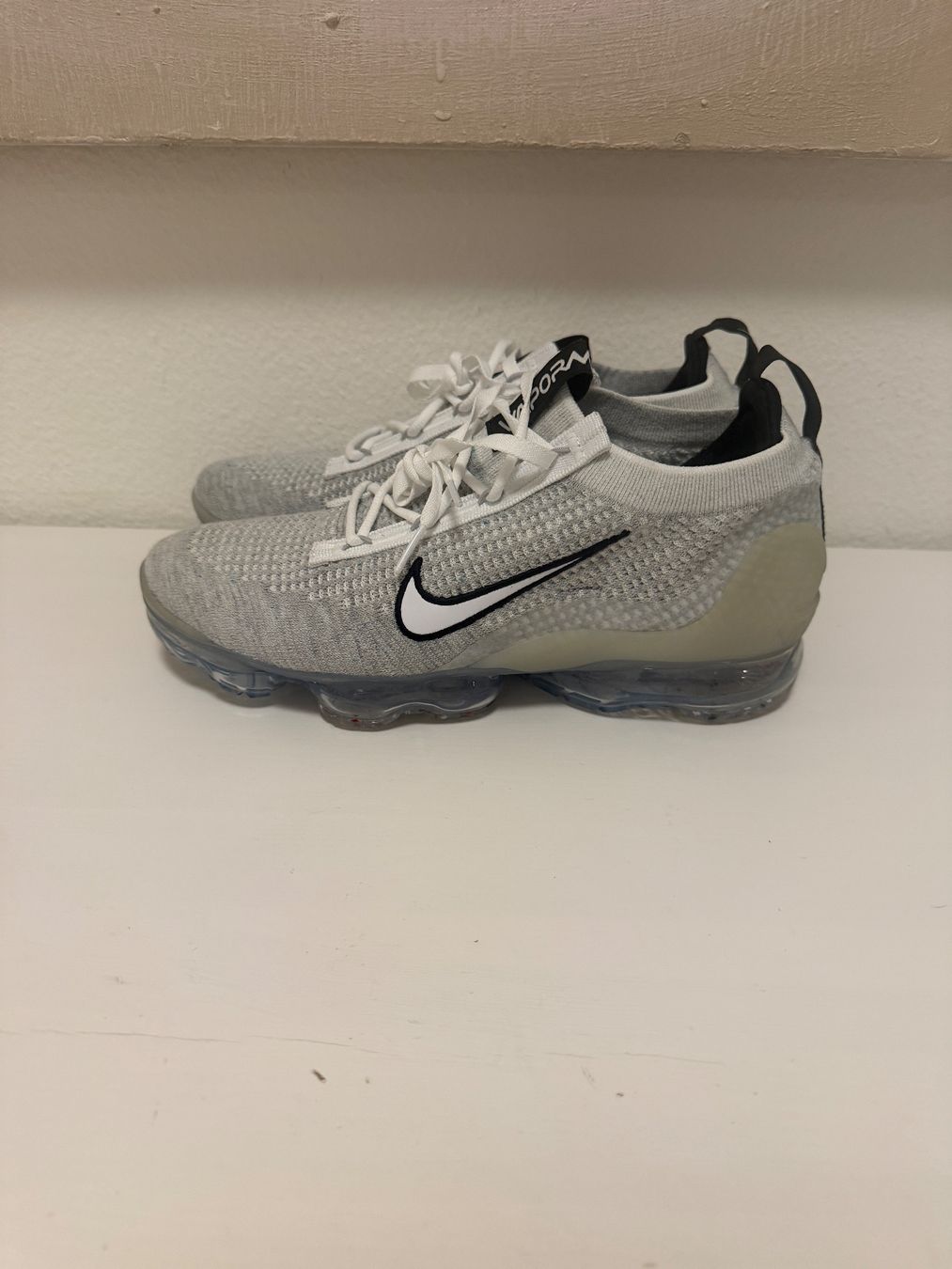 Nike Scarpe da uomo: Nike Vapormax 2021FK Eu 42 – Nuovo e nell'imballaggio originale da Luzern venduto da blumentopf783