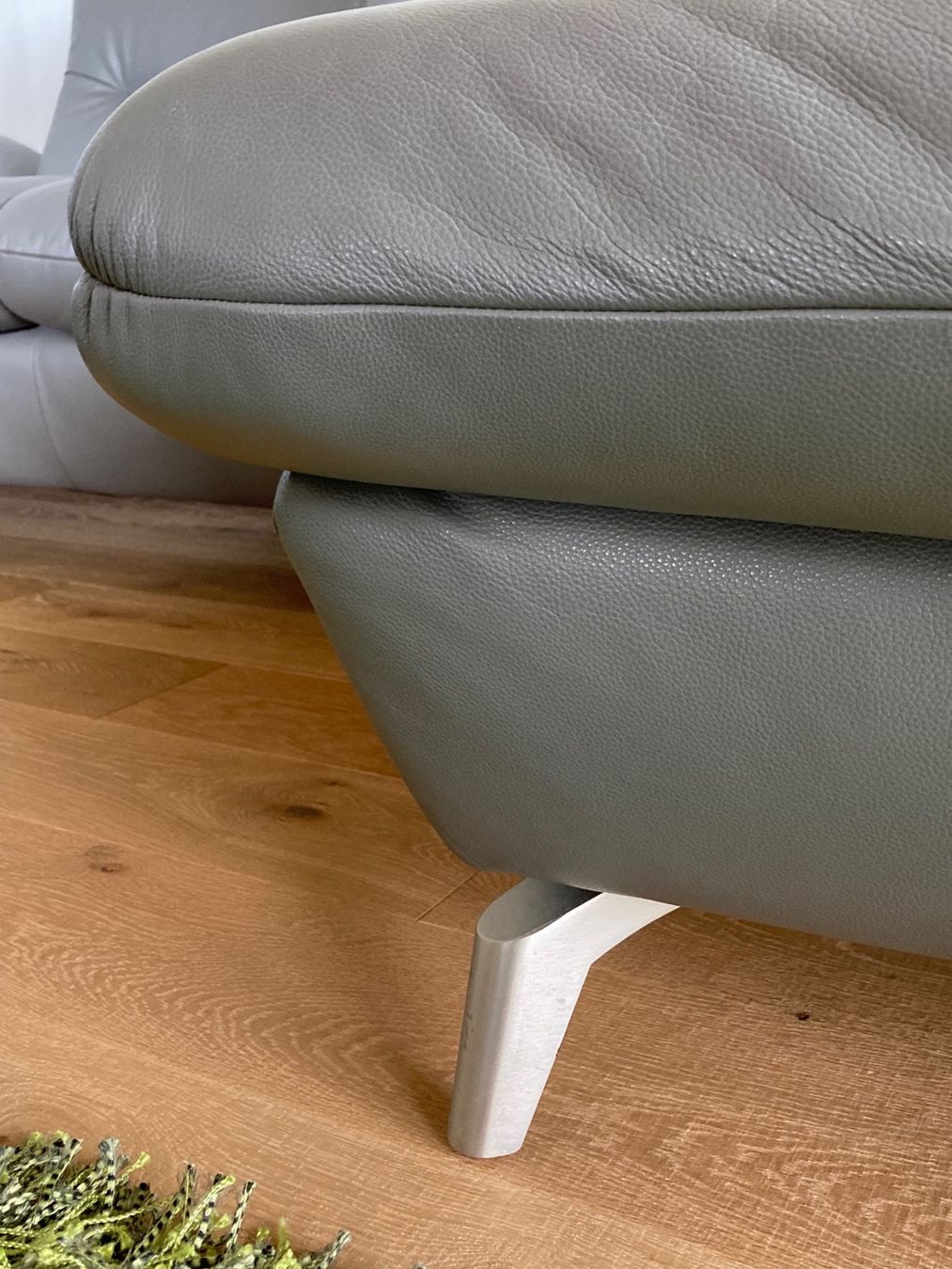 Sofas: Graues Echtleder Longchair-Sofa – D'occasion à Adligenswil par koc_575g 2
