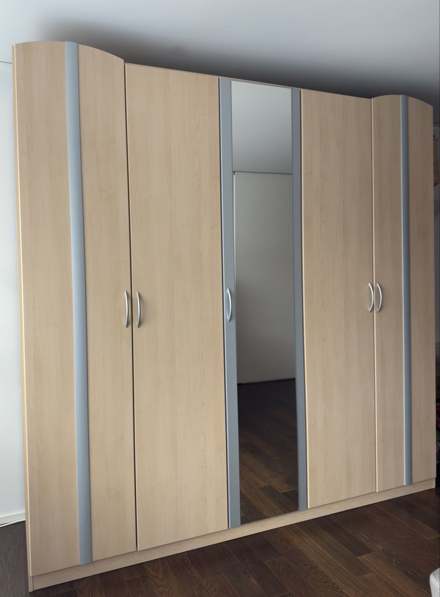 Armadi: Kleiderschrank – Usato da Zürich venduto da JessGar