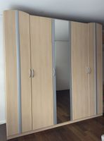 Kleiderschrank