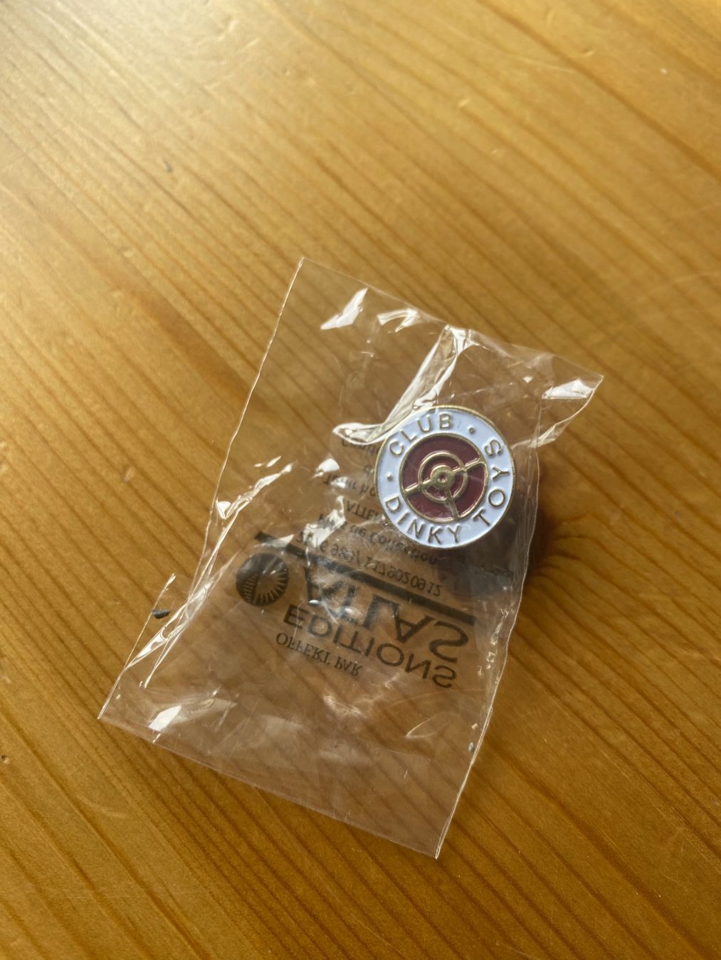 Placchette & Badge: Pin Dinky Toys – Usato da Prangins venduto da Timband