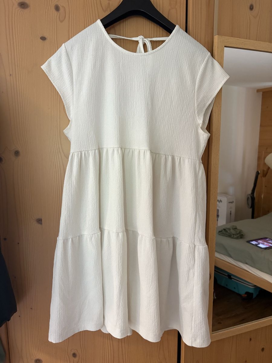 Bershka Vestiti: Weisses Sommerkleid Bershka M – Usato da Le Locle venduto da Kikaa99