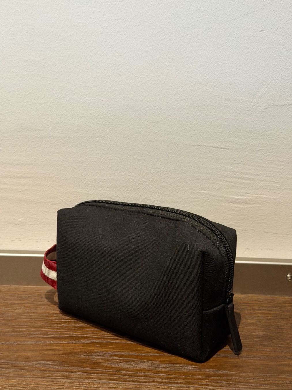 Bally Kosmetikkoffer: Bally x SWISS First Class Amenity Kit – Neu (gemäss Beschreibung) aus Münchenbuchsee von arouse.swiss 2