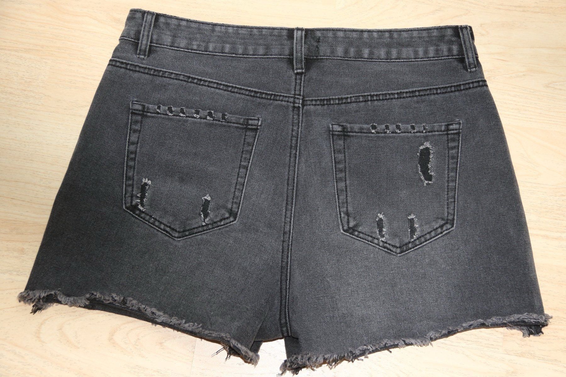 Pantaloni: Jeansshorts Gr.38-40 – Usato da Oberwil-Lieli venduto da Svetlana28 2