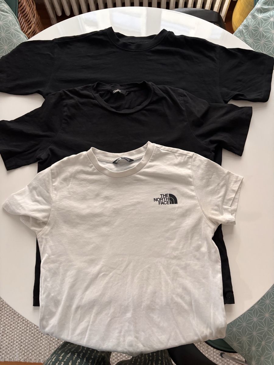 Hemden, T-Shirts & Polos: 3 T-Shirts, Grösse 152 – Gebraucht aus Zürich von gucks