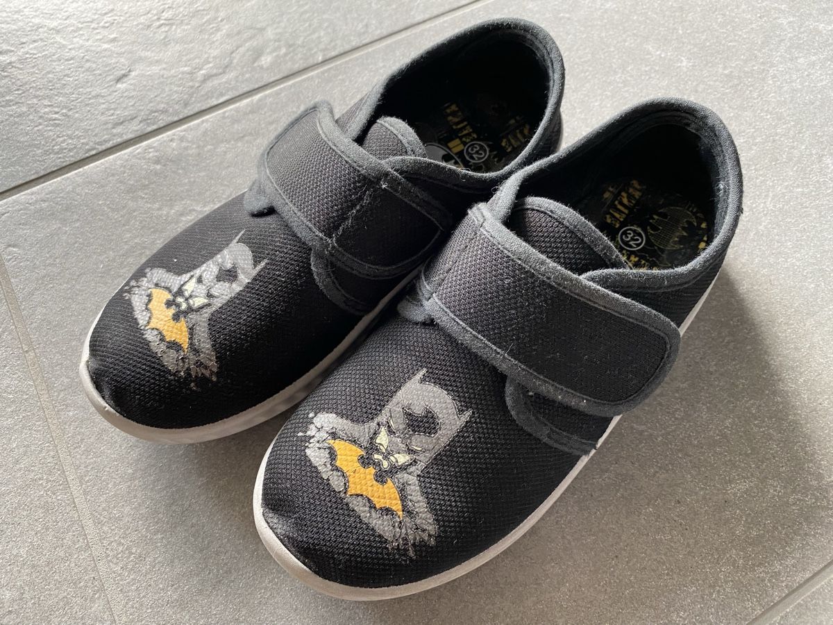 Dosenbach Schuhe für Jungen: Finken Grösse 32 Batman – Gebraucht aus Niederglatt ZH von Gitta